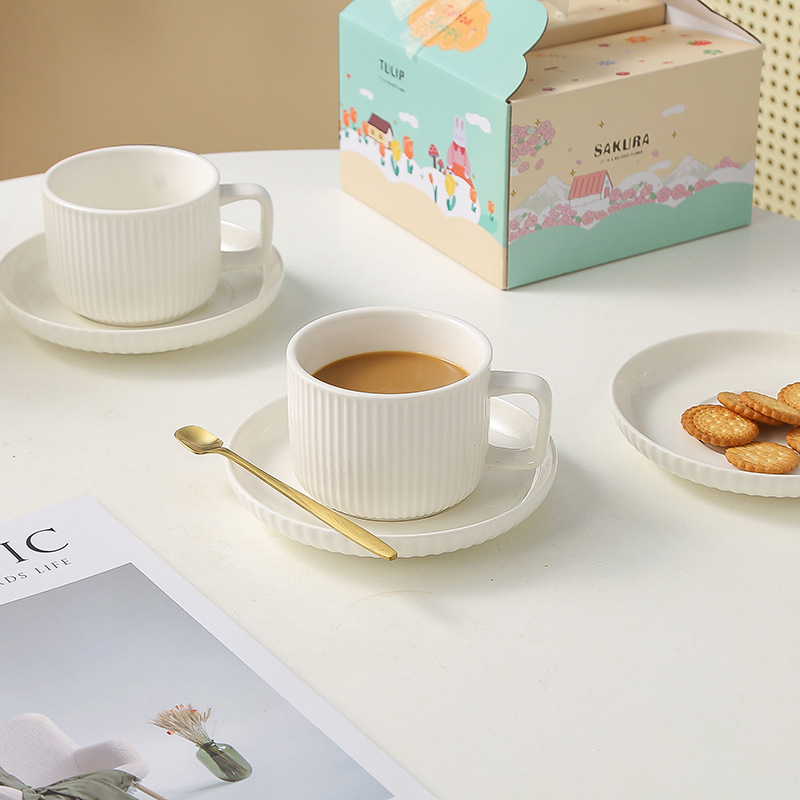 Set ceramic pentru cafea, cu ceașcă, farfuriu și linguriță, în cutie cadou, imprimare logo disponibilă, potrivit pentru birou, casă și cafenea