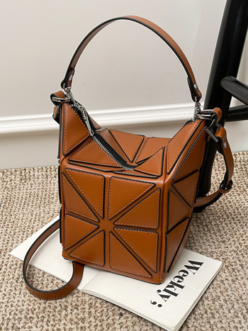 Ženska torbica od smeđe kože s geometrijskim patchworkom, jesen-zimski stil, mali kvadratni oblik, nosenje preko ramena ili crossbody