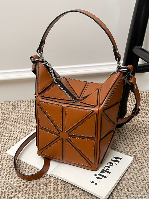 Ženska torbica od smeđe kože s geometrijskim patchworkom, jesen-zimski stil, mali kvadratni oblik, nosenje preko ramena ili crossbody