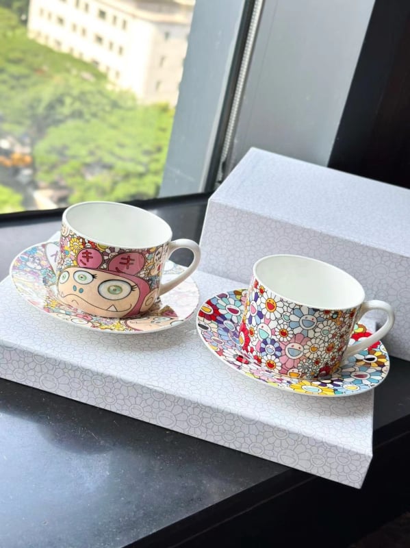 Set de cafea din porțelan os, ilustrație iepuraș cu floarea soarelui, 4 piese: 2 căni, 2 farfurioare