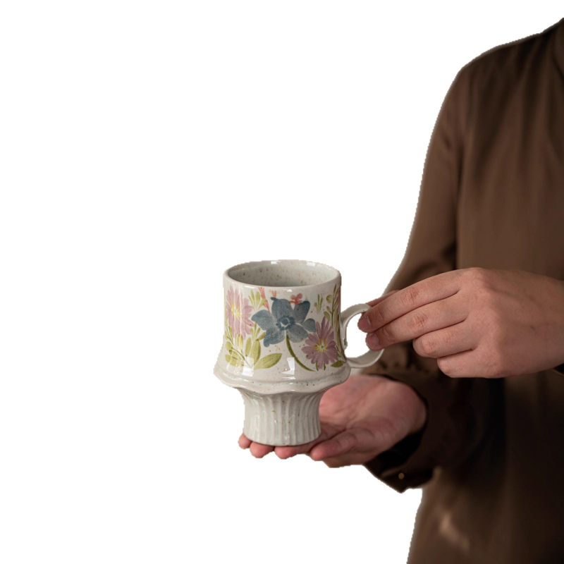 Set de ceașcă de cafea din ceramică lucrată manual, cu model floral în stil franțuzesc, însoțit de farfurie