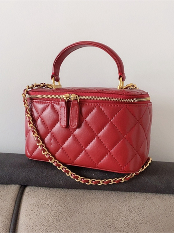 MISS SUMMER Ženska torba od prave kože s lancem, kvadratnog oblika, mala, preko ramena ili kao crossbody, ovčja koža