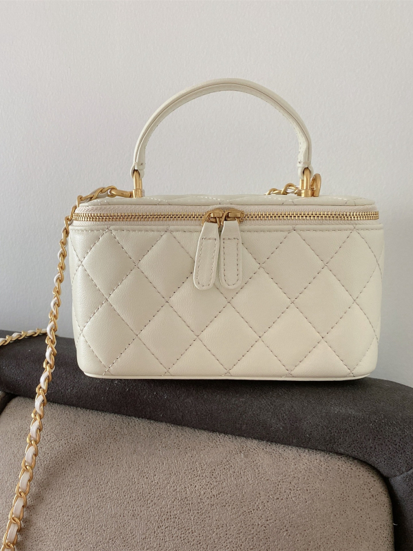 MISS SUMMER Ženska torba od prave kože s lancem, kvadratnog oblika, mala, preko ramena ili kao crossbody, ovčja koža