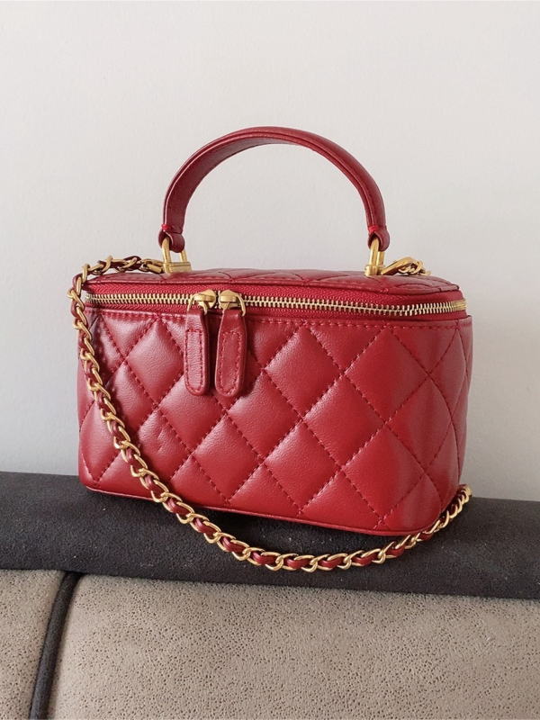 MISS SUMMER Ženska torba od prave kože s lancem, kvadratnog oblika, mala, preko ramena ili kao crossbody, ovčja koža