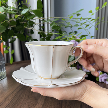 Set ceramic de cafea cu cești, farfurioare și lingurițe, stil minimalist european