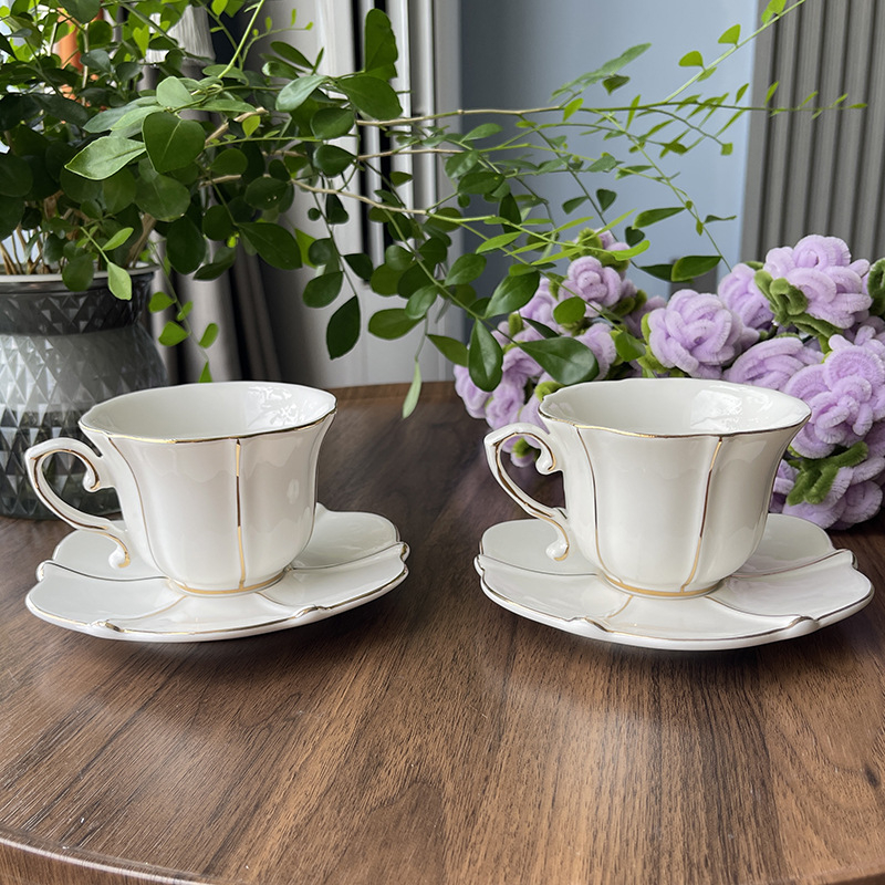 Set ceramic de cafea cu cești, farfurioare și lingurițe, stil minimalist european