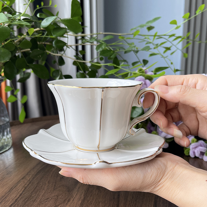Set ceramic de cafea cu cești, farfurioare și lingurițe, stil minimalist european