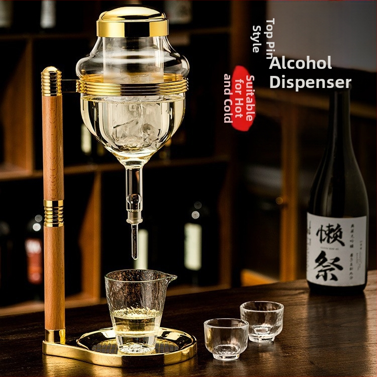 Set na podávanie sake a vína v štýle japonskej reštaurácie, dekantér na červené víno, ohrievacia kanvička, výlev s hlavou draka, nádoba na chladené víno