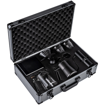 Set pour-over cu râșniță, filtru și oală comună pentru camping