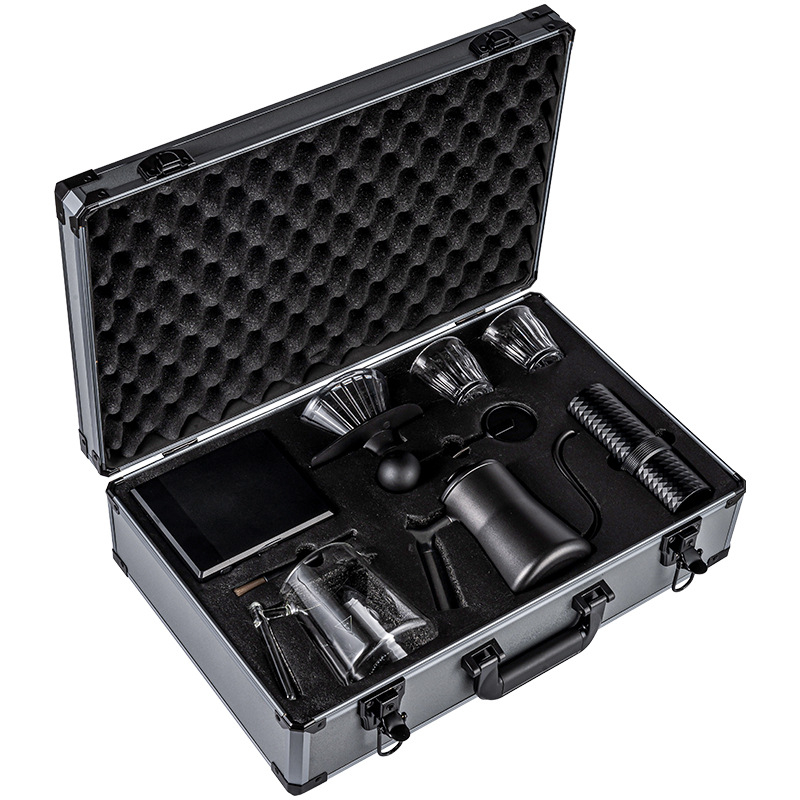 Set pour-over cu râșniță, filtru și oală comună pentru camping
