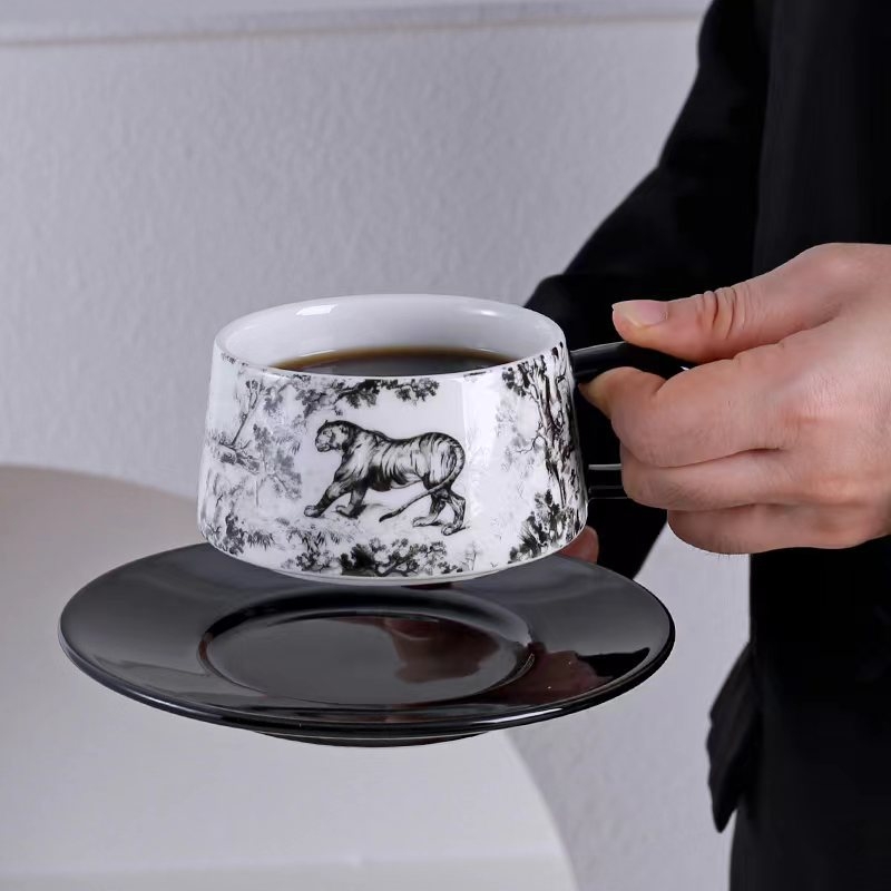 Set de cești și farfurioare în stil franțuzesc retro, cu motiv tigru-dragon, din ceramică neagră pentru ceaiul de după-amiază