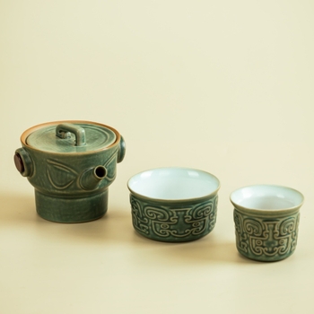 Set de ceai portabil Sanxingdui: oală și două sau trei cești, pentru drumeții în aer liber și prepararea ceaiului — cadou cultural și creativ.