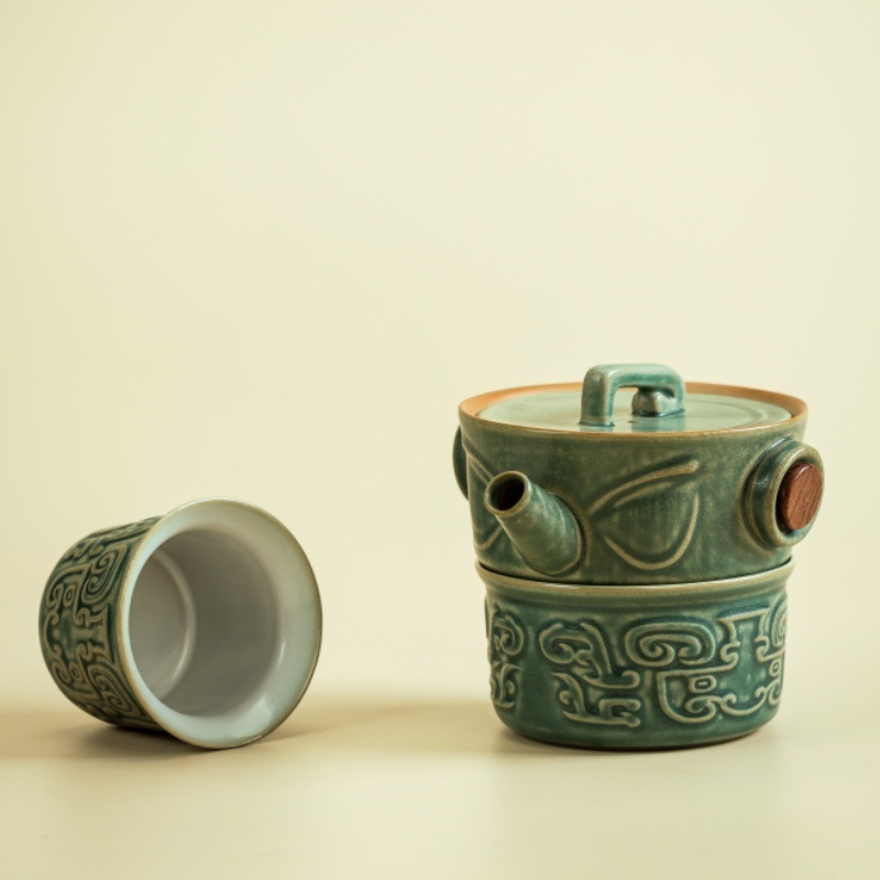 Set de ceai portabil Sanxingdui: oală și două sau trei cești, pentru drumeții în aer liber și prepararea ceaiului — cadou cultural și creativ.