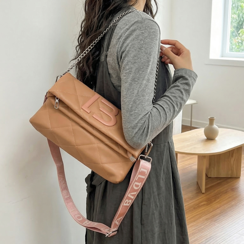Ženska crossbody torba s velikim kapacitetom, urbanog stila, pogodna za svakodnevnu upotrebu