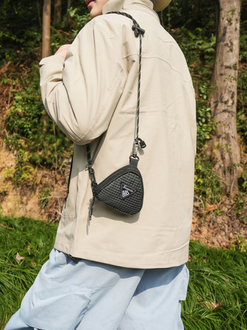 Casual torbica za slušalice s kariranim uzorkom i trokutastog oblika, unisex crossbody torba za svakodnevne aktivnosti i izlete