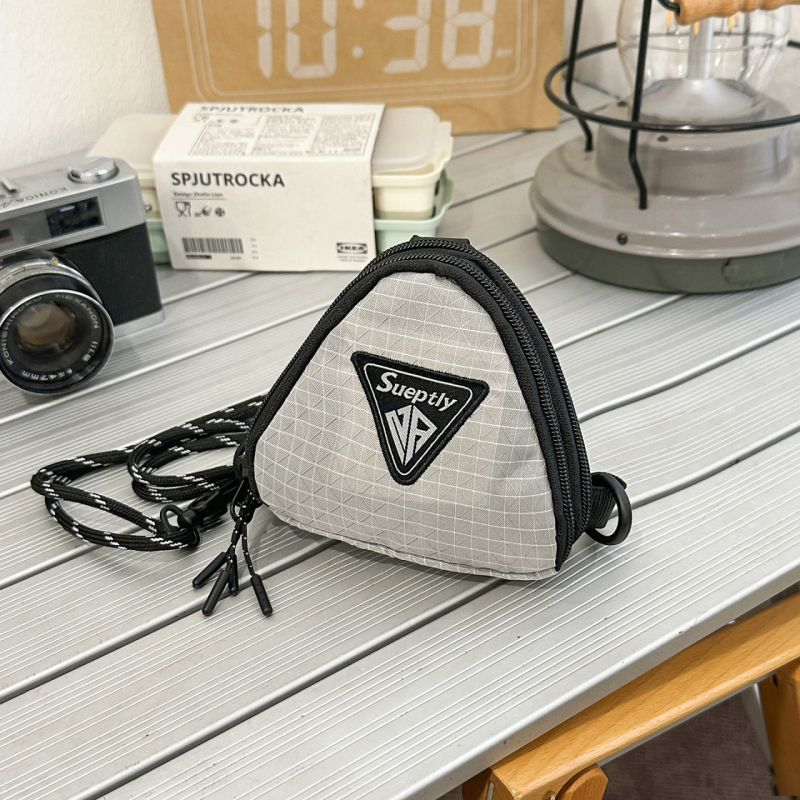 Casual torbica za slušalice s kariranim uzorkom i trokutastog oblika, unisex crossbody torba za svakodnevne aktivnosti i izlete