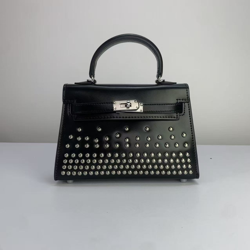 Kelly torbica od prave kože, veličine 19/25/28, stilna i svestrana za nošenje u ruci, na ramenu ili crossbody