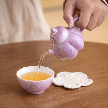 Set ceai ceramic pictat manual, roz Sakura, sub glazură: o oală de ceai și o ceașcă, set de călătorie portabil cu husă din pânză