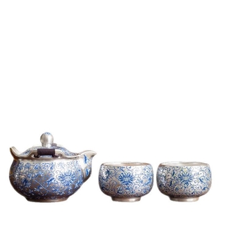 Set ceai Kung Fu de înaltă calitate: o oală și două cești, model albastru și alb cu lotus, accente argintii, ambalaj cadou, ceramică.