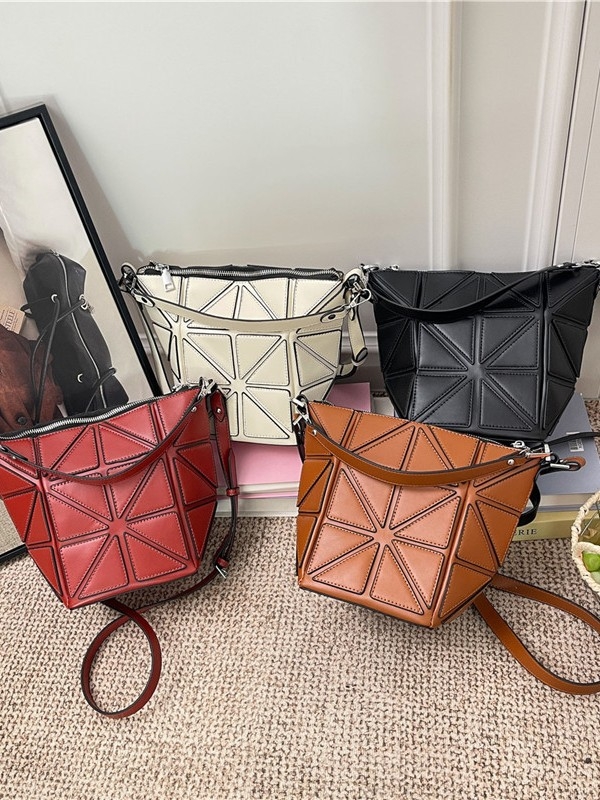Braon PU kožna torbica za žene s geometrijskim patchworkom, kvadratnog oblika, remenom preko ramena i crossbody remenom