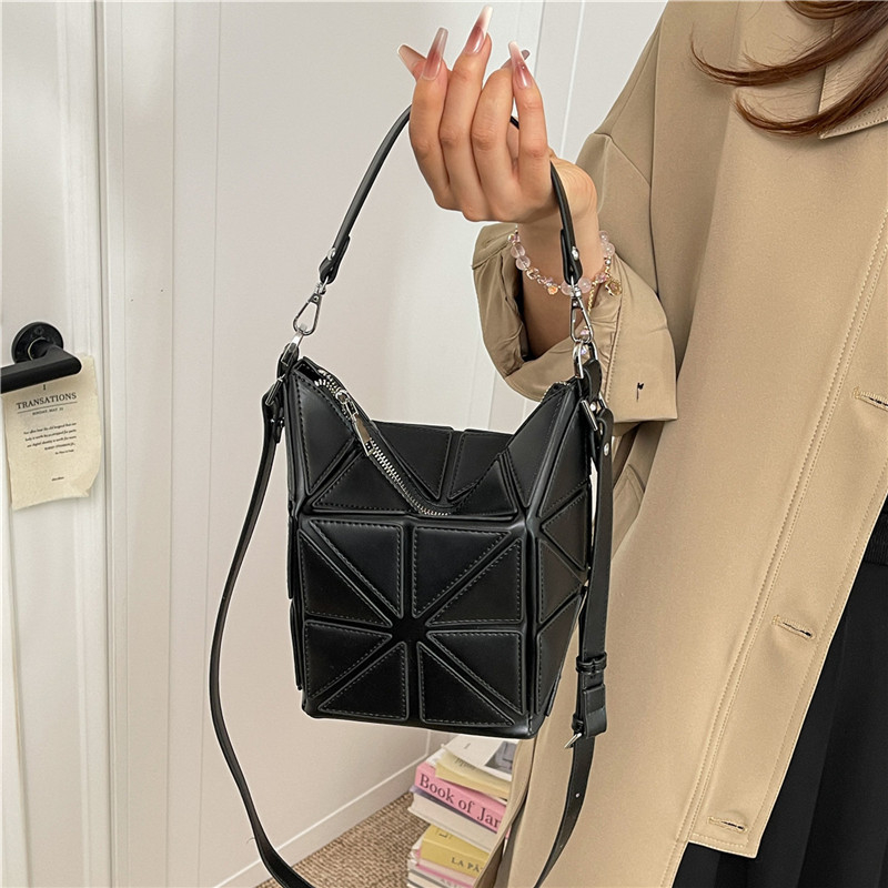Braon PU kožna torbica za žene s geometrijskim patchworkom, kvadratnog oblika, remenom preko ramena i crossbody remenom