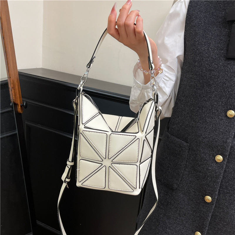 Braon PU kožna torbica za žene s geometrijskim patchworkom, kvadratnog oblika, remenom preko ramena i crossbody remenom