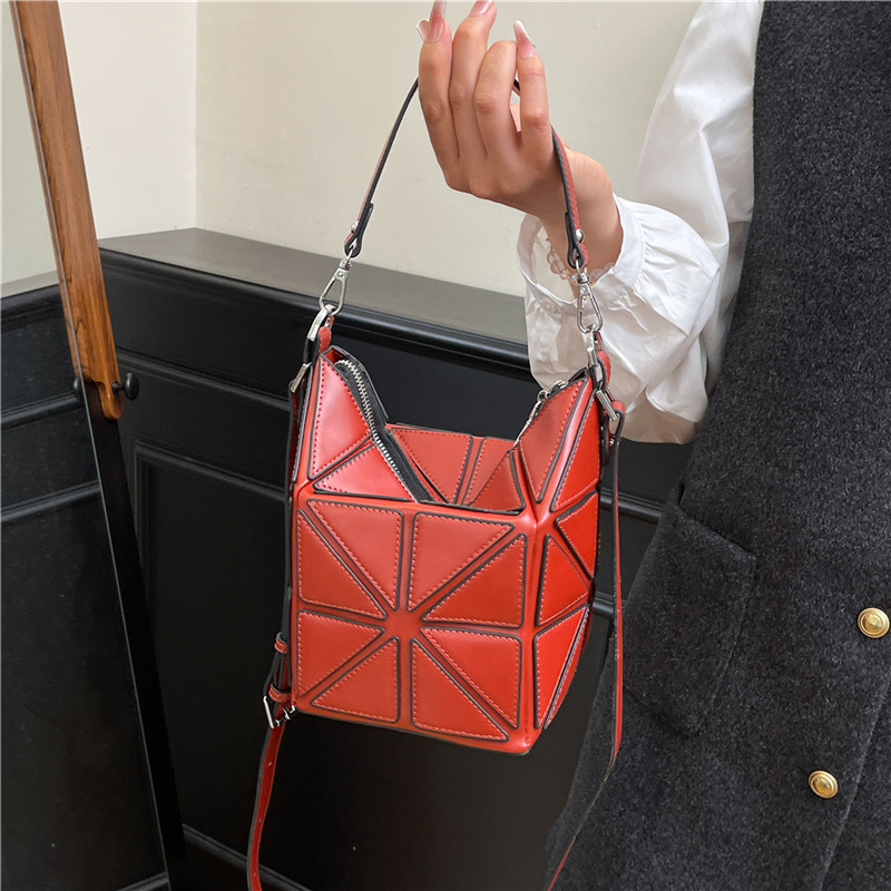 Braon PU kožna torbica za žene s geometrijskim patchworkom, kvadratnog oblika, remenom preko ramena i crossbody remenom