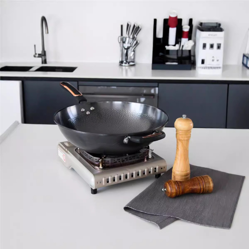 Wok din fier realizat manual, cu fund plat circular, fără strat, antiaderent, pentru uz casnic