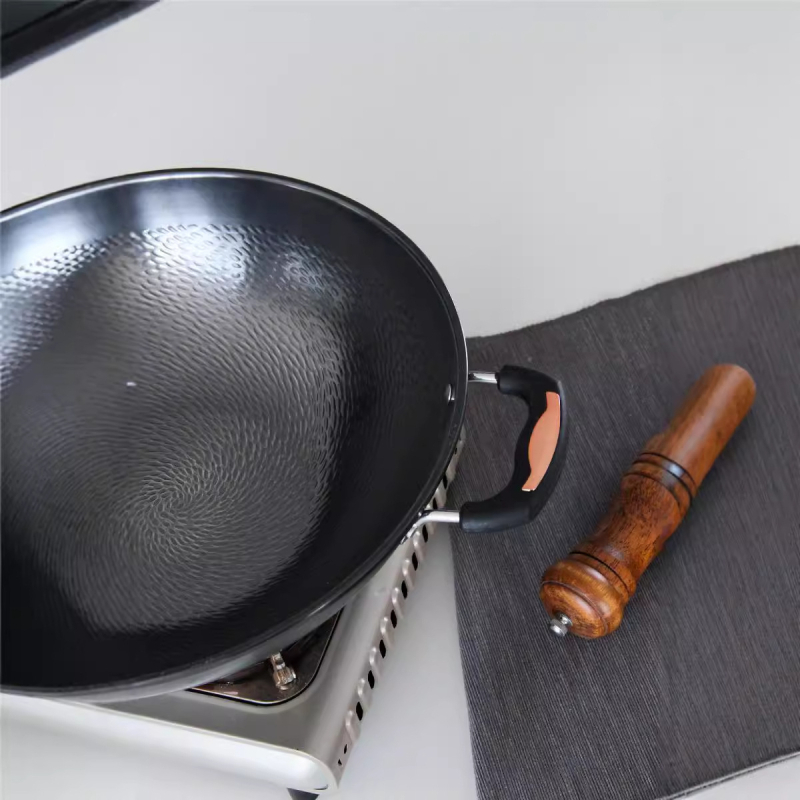 Wok din fier realizat manual, cu fund plat circular, fără strat, antiaderent, pentru uz casnic