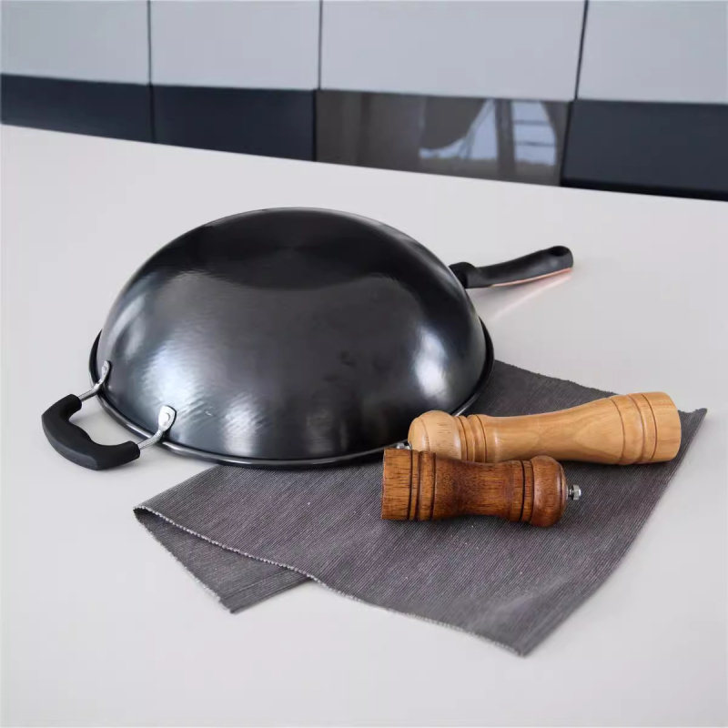 Wok din fier realizat manual, cu fund plat circular, fără strat, antiaderent, pentru uz casnic