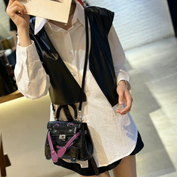 Kelly torbica sa smiješnim licem, novi model 2026, teksturirana mini torba s uzorkom krokodila, svestrana i slatka, za ramena ili crossbody