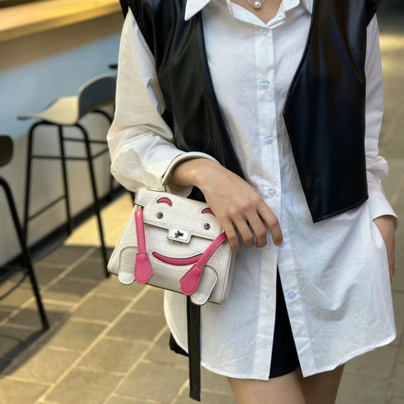 Kelly torbica sa smiješnim licem, novi model 2026, teksturirana mini torba s uzorkom krokodila, svestrana i slatka, za ramena ili crossbody
