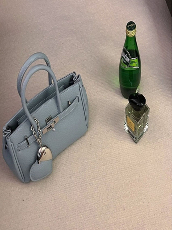 Platinasta torbica za žene, novi model 2026., svestrana za svakodnevnu upotrebu, premium dojam, crossbody i torba preko ramena