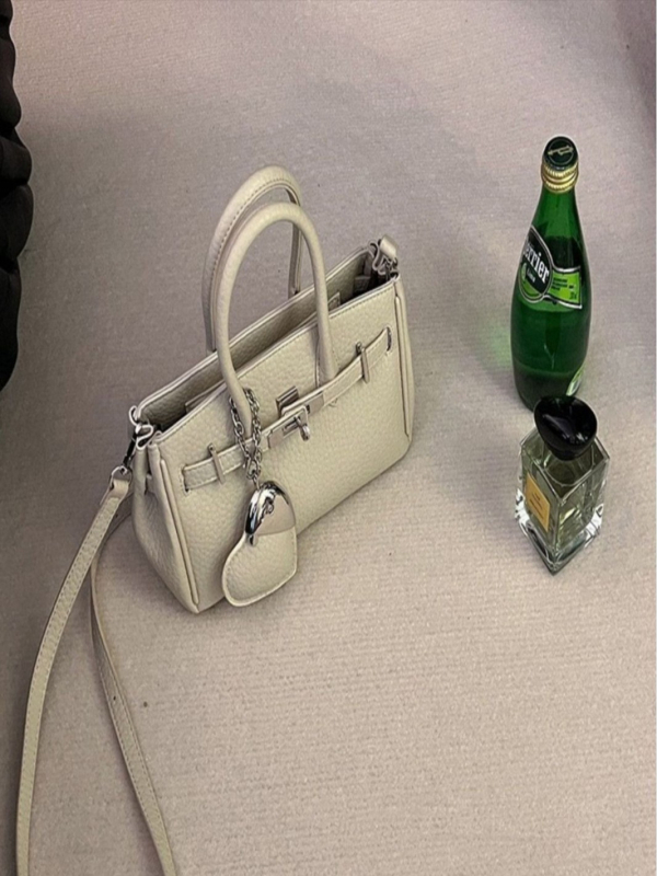 Platinasta torbica za žene, novi model 2026., svestrana za svakodnevnu upotrebu, premium dojam, crossbody i torba preko ramena