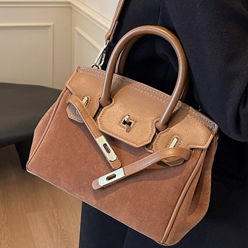 Ženska torba Kelly, proljeće 2025, mat završetak, platina boja, srednje veličine, crossbody preko ramena