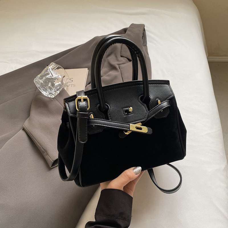 Ženska torba Kelly, proljeće 2025, mat završetak, platina boja, srednje veličine, crossbody preko ramena