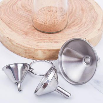 Set din trei pâlnii din oțel inoxidabil, cu design suspendat pentru bucătărie – pâlnie pentru ulei, mari și mici pentru vin/licior, cu lingură