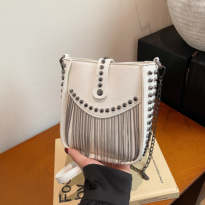Ženska torba s lančanim remenom, bucket bag, proljeće 2025, retro stil visokog kvaliteta, svakodnevna torba