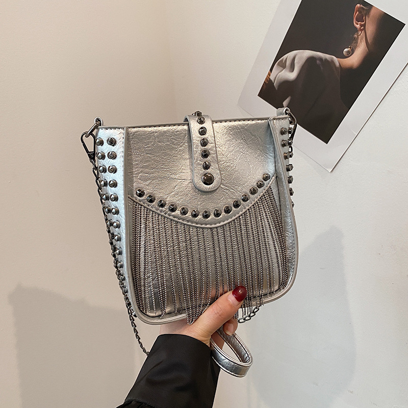Ženska torba s lančanim remenom, bucket bag, proljeće 2025, retro stil visokog kvaliteta, svakodnevna torba