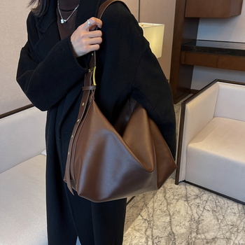 Ženska Tote torba velike kapacitete s naramenicom preko ramena, casual elegantan stil, proljeće 2025