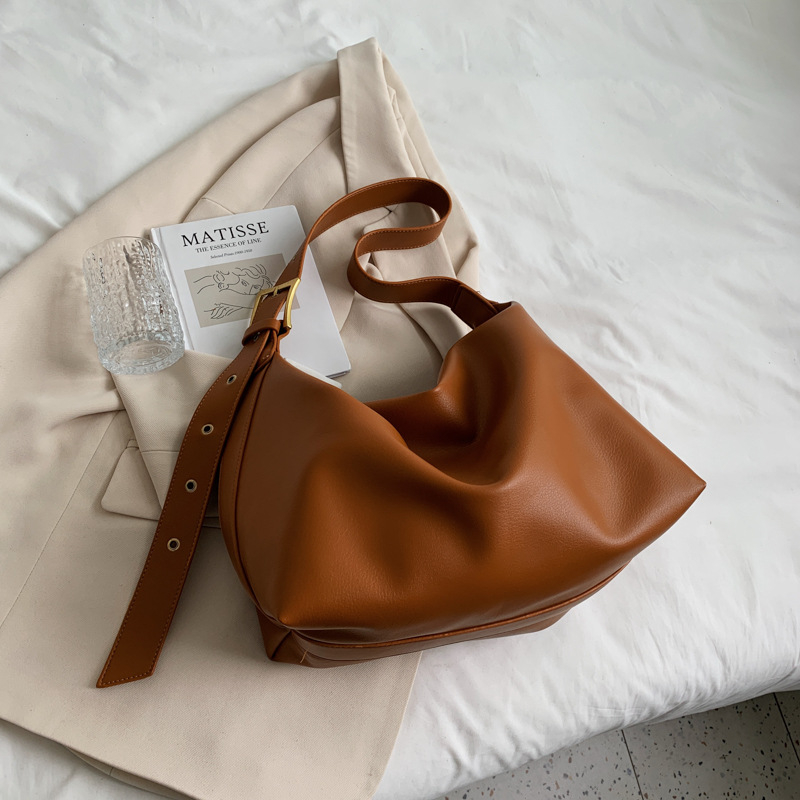 Ženska Tote torba velike kapacitete s naramenicom preko ramena, casual elegantan stil, proljeće 2025