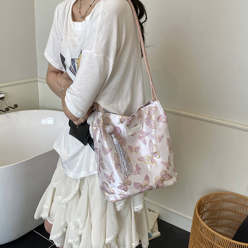 Ženska torbica za podlakticu s kviliranom izvezom leptira, bucket torbica, jednostavan sladak stil, uz rame ili crossbody