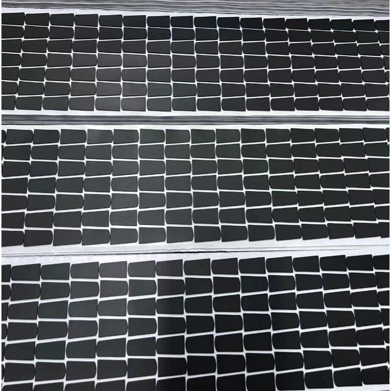 Padă anti-alunecare din silicon negru pentru ventilatorul carcasei, cu textură plasă și finisaj mat, picioare rotunde albe autoadezive