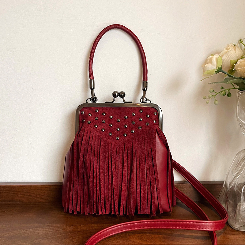 Ženska mini kvadratna torbica od sintetičke kože s resama i zakovice, za rame ili crossbody