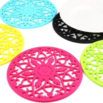 Suporturi rotunde din silicon pentru masă, cu model floral decupat, anti-alunecare, rezistente la temperaturi înalte, set de 3