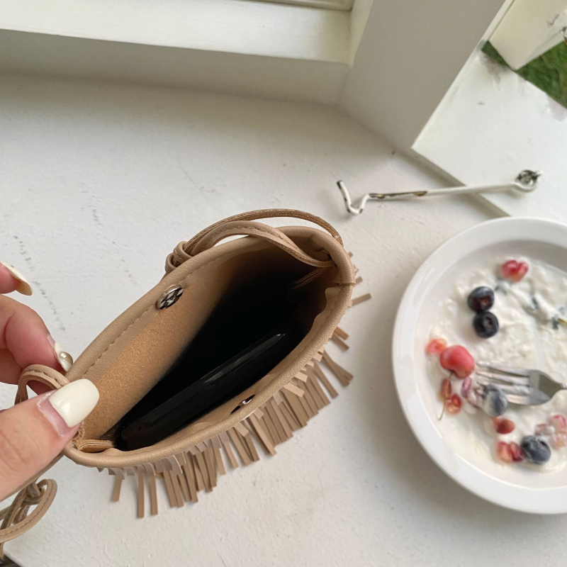 Torbica za mobitel s resicama, korejskog stila, niš dizajn, prilagodljiva crossbody torba, moderna i svestrana, retro mini crossbody torba za žene
