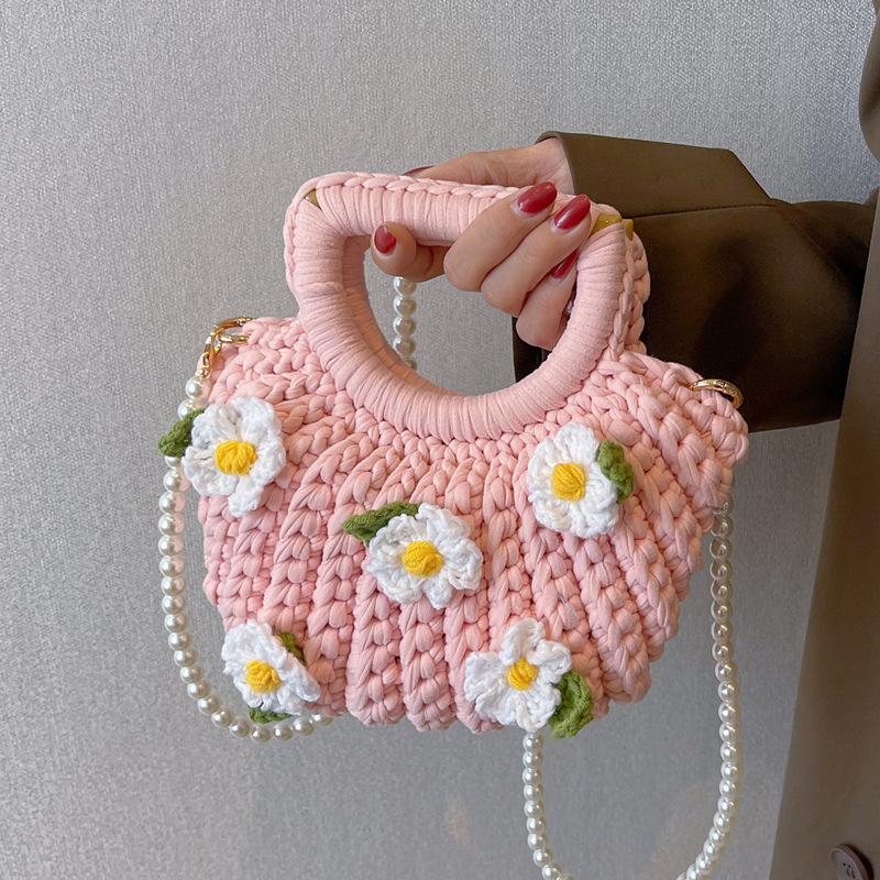 Gardenia školjkasta torba — ručno pletena, crossbody torba, završeni proizvod