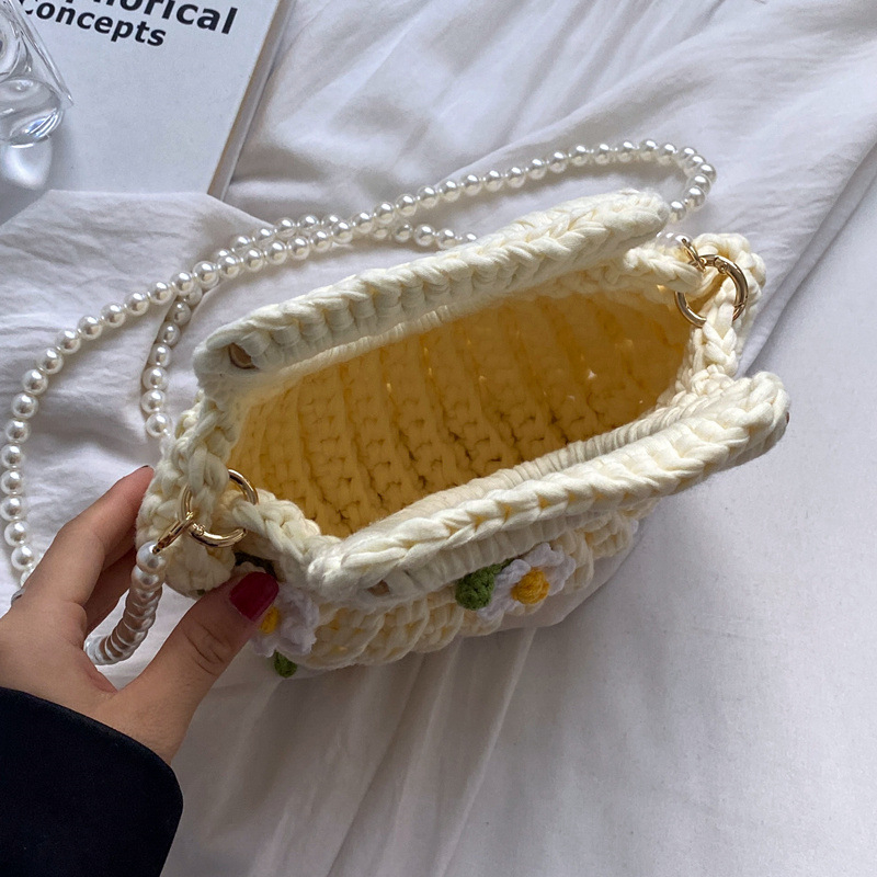 Gardenia školjkasta torba — ručno pletena, crossbody torba, završeni proizvod