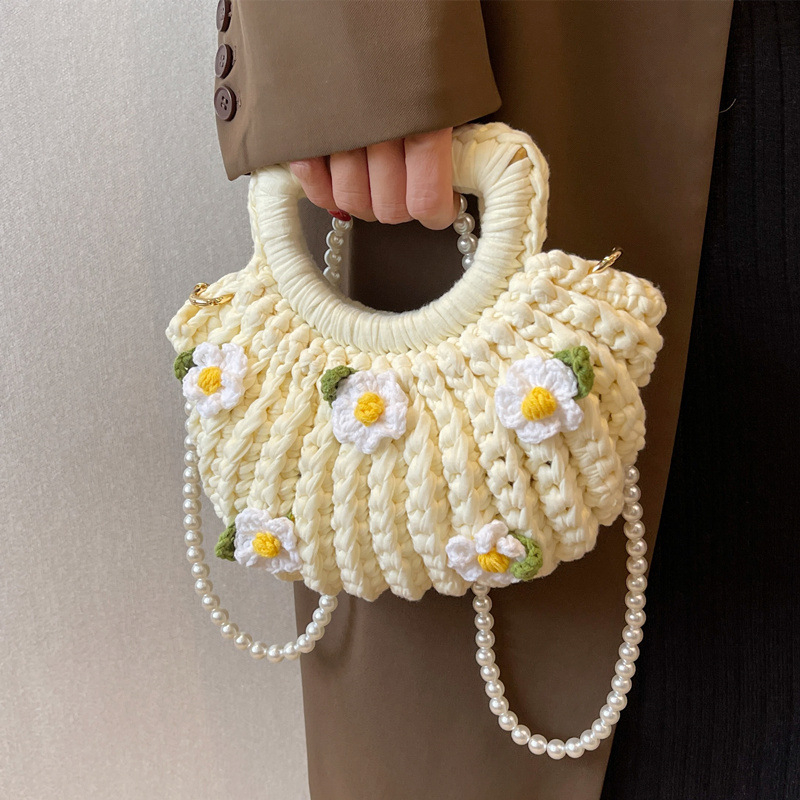 Gardenia školjkasta torba — ručno pletena, crossbody torba, završeni proizvod