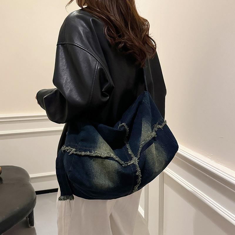 Ženska denim torbica s crossbody remenom, velika kapaciteta, svakodnevna upotreba, stil 2025